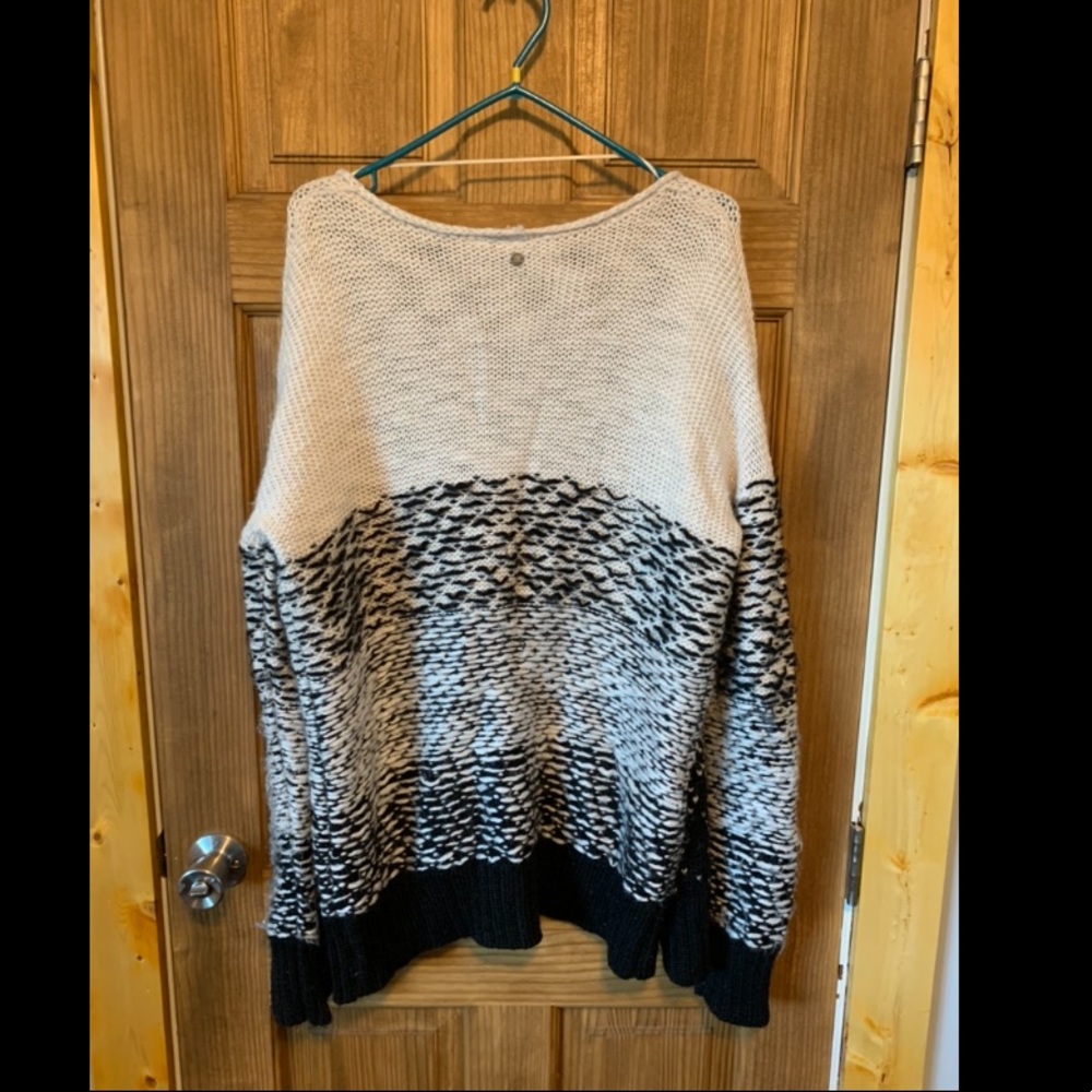 Roxy Cardigan - Picture 2 of 8